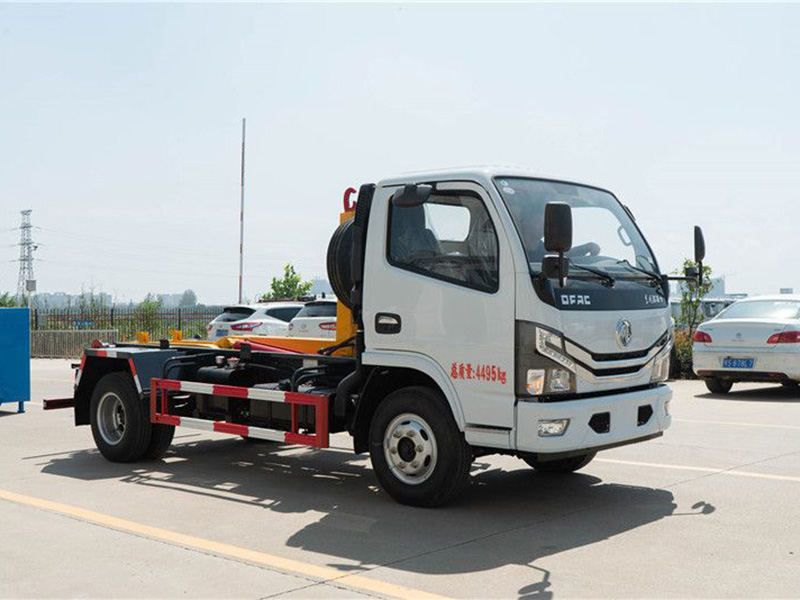 黄牌多(duō)利卡5方勾臂垃圾車(chē)