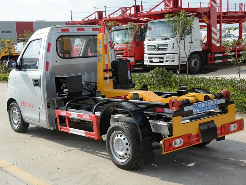 开瑞3050勾臂垃圾車(chē)