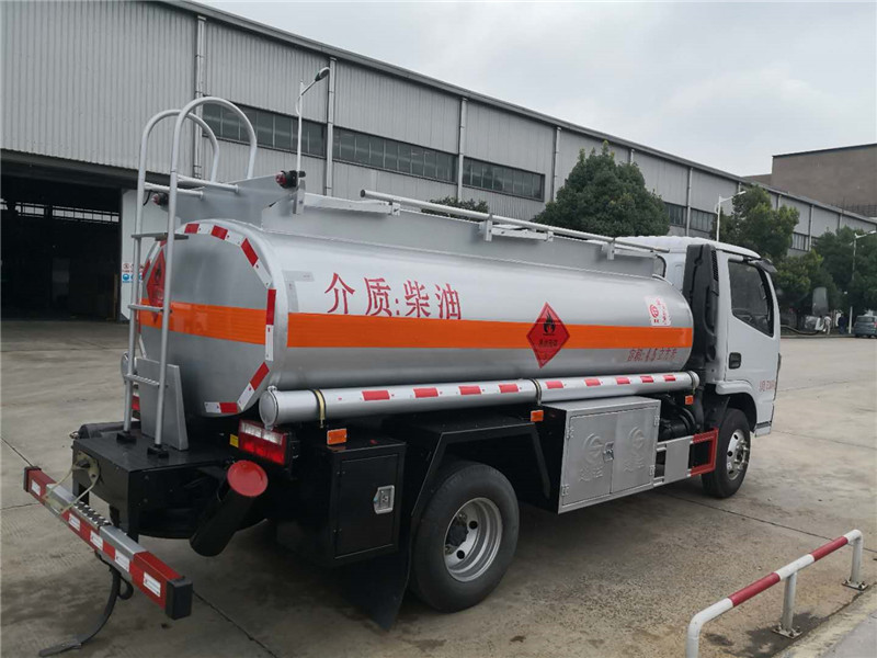 东风多(duō)利卡4.5方國(guó)六加油車(chē)