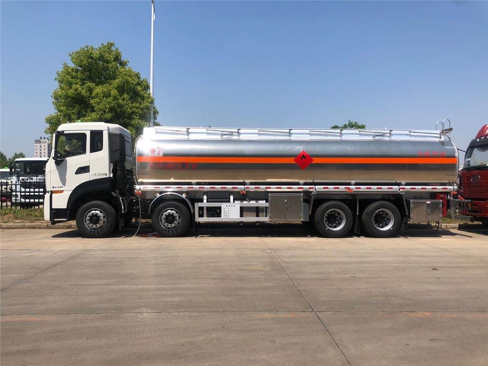 25.2國(guó)六东风天龙前四后八铝合金运油車(chē)