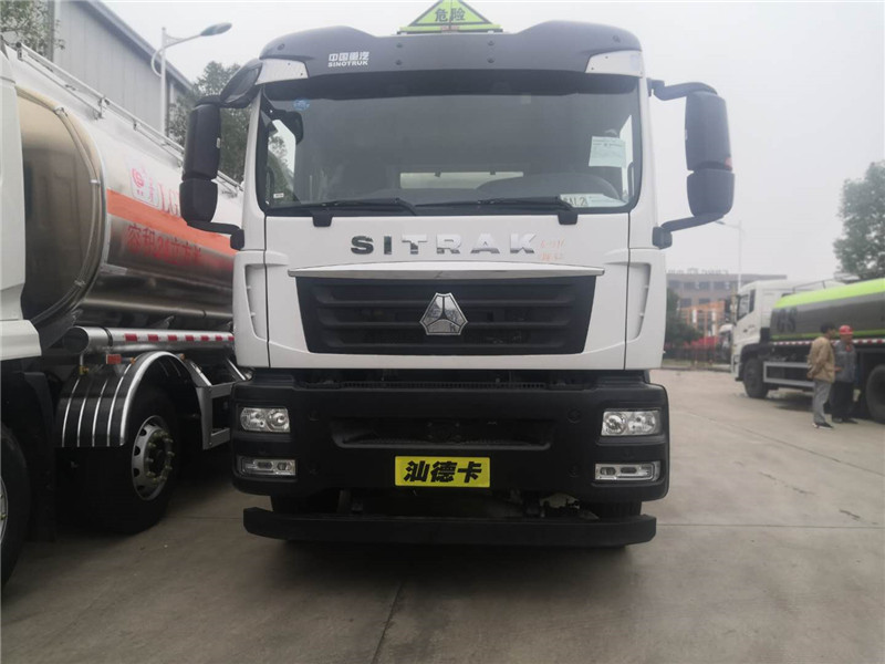 國(guó)六30.4方铝合金油罐車(chē)-31方油罐車(chē)可(kě)装26吨
