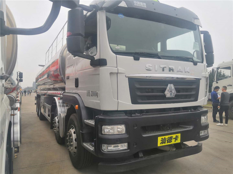 國(guó)六30.4方铝合金油罐車(chē)-31方油罐車(chē)可(kě)装26吨