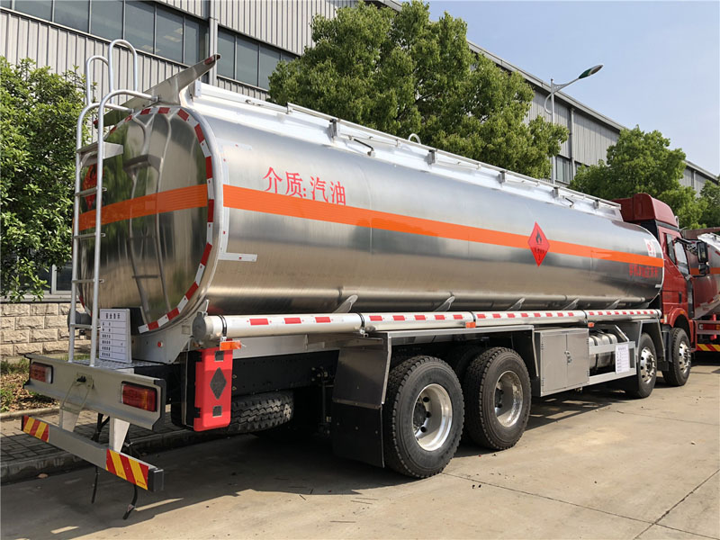 解放前四后八31.6方运油車(chē)