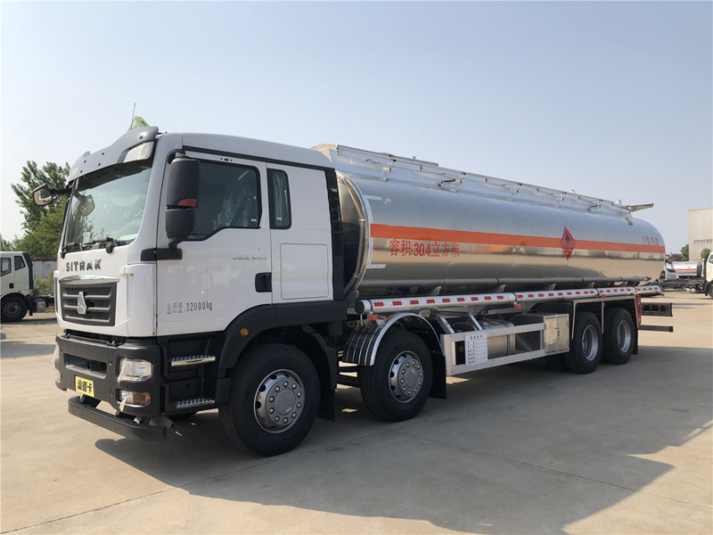 汕德卡前四后八30.4方运油車(chē)