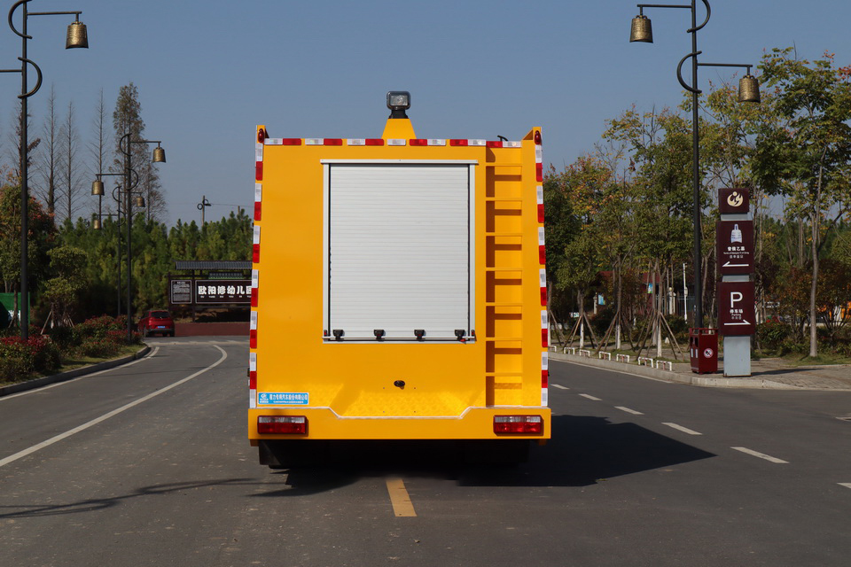 东风D9大流量排水車(chē)