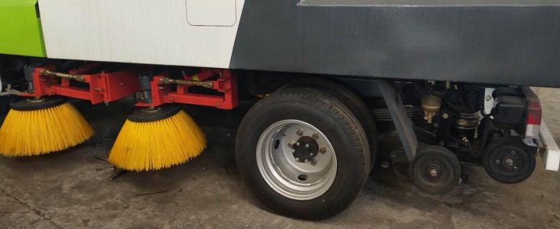 东风途逸扫路車(chē)國(guó)VI蓝牌柴油机