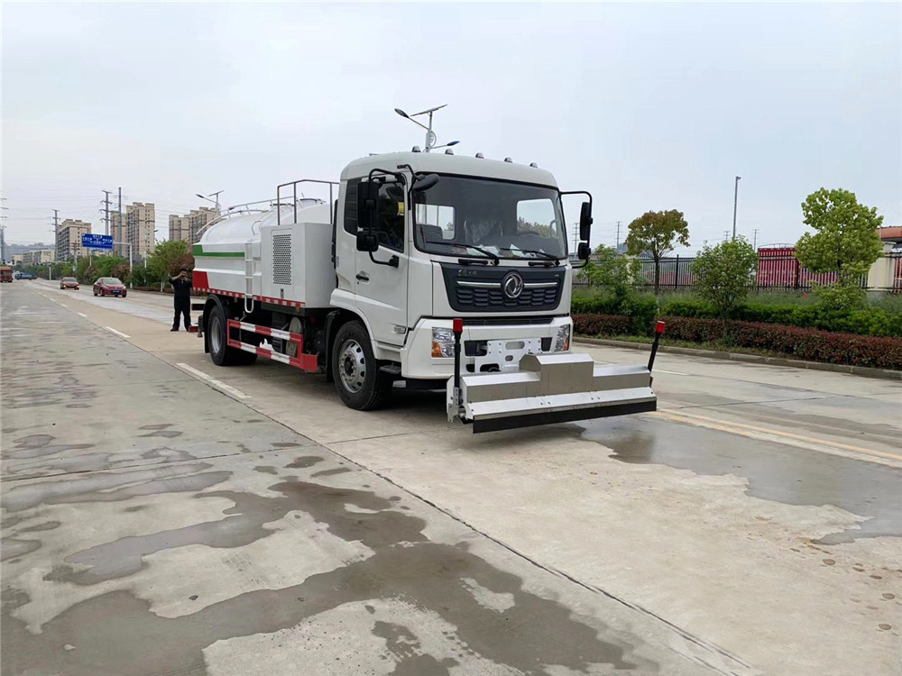 國(guó)六8立方东风天锦 路面清洗車(chē)