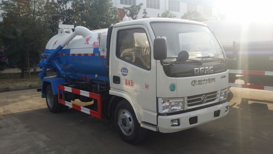 东风小(xiǎo)多(duō)利卡吸污車(chē)