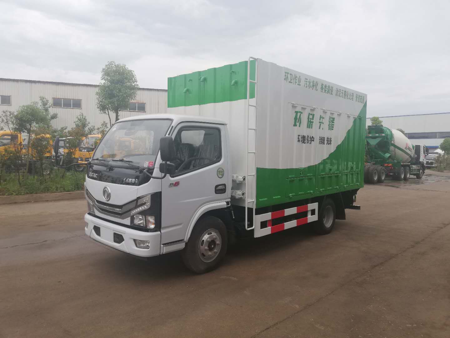 东风小(xiǎo)多(duō)利卡吸污净化車(chē)-环保绿