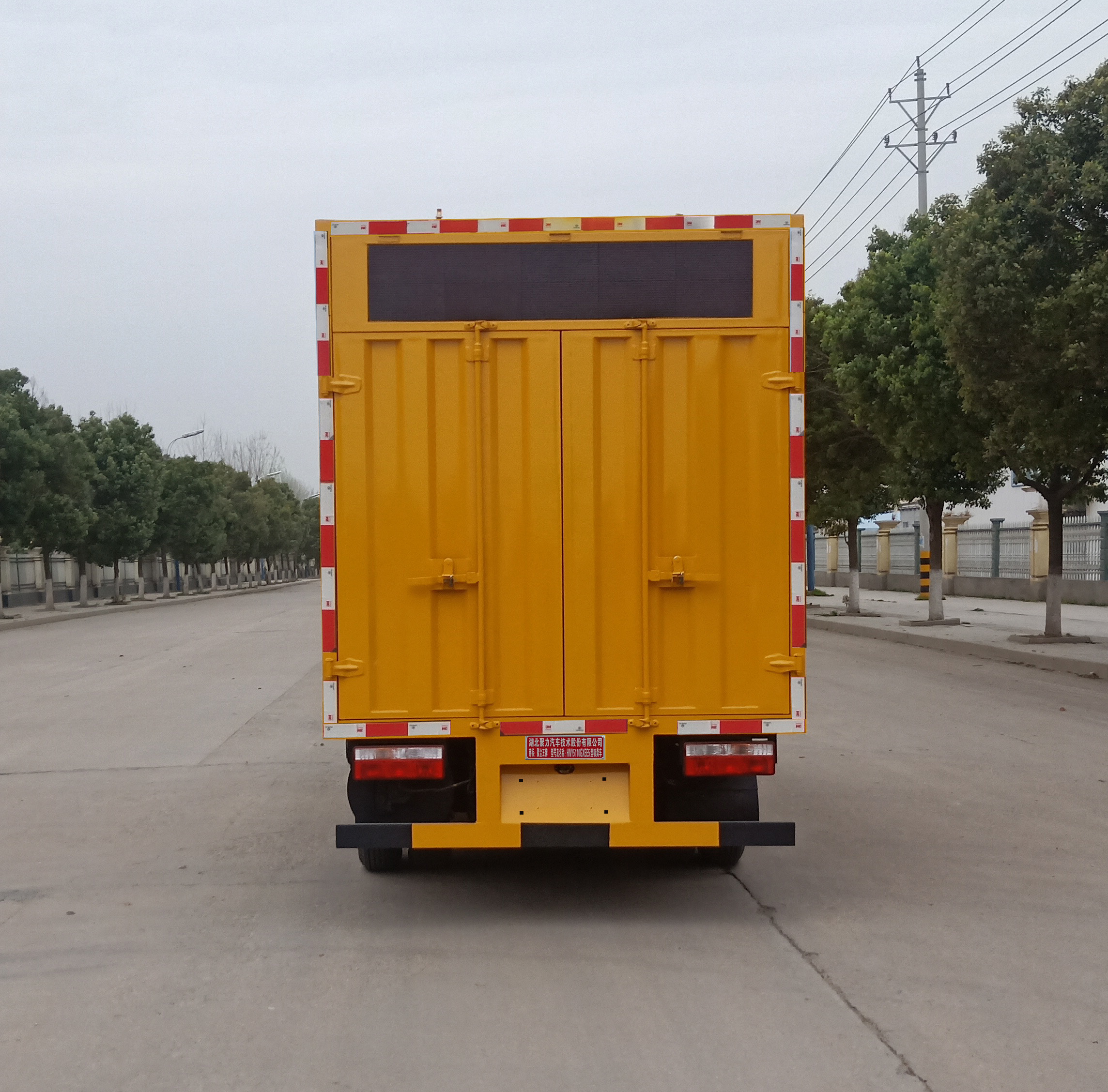 东风小(xiǎo)多(duō)利卡吸污净化車(chē)