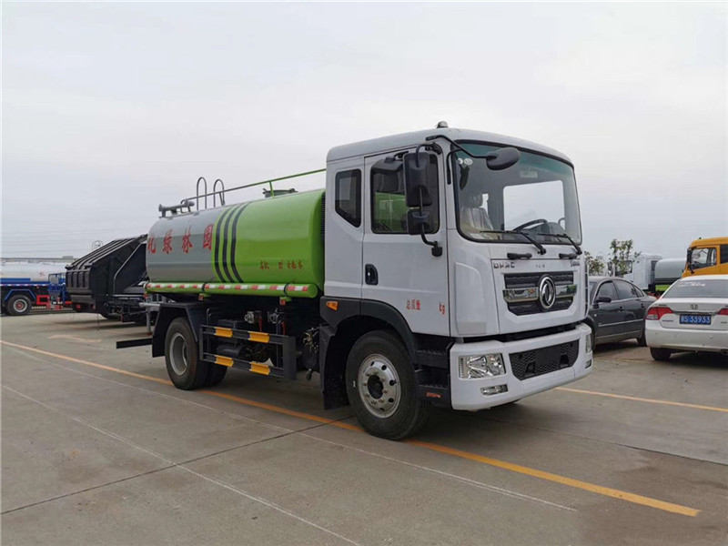 國(guó)六14方东风D9洒水車(chē)